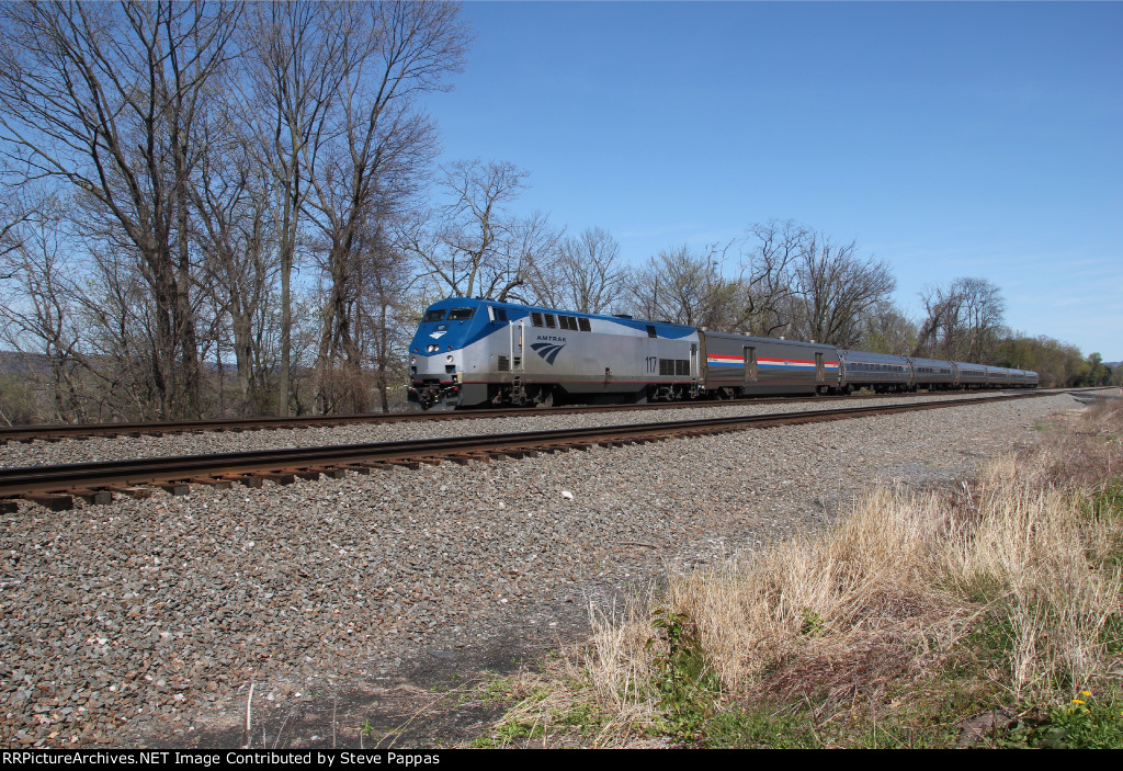 Amtrak 117 takes train 07T west